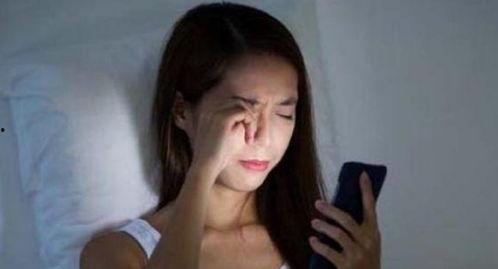 女生熬夜娱乐吃瓜酱视频  第2张