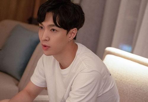 娱乐吃瓜张艺兴,从娱乐吃瓜到实力偶像的蜕变之路  第2张